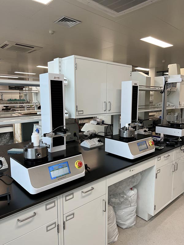 泉科瑞達(dá)公司的垂直軸偏差測試儀在辰欣藥業(yè)驗收通過